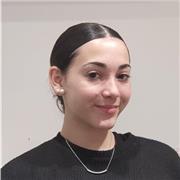 Profesora de primaria con iniciativa, responsabilidad y capacidad para tratar con niños.